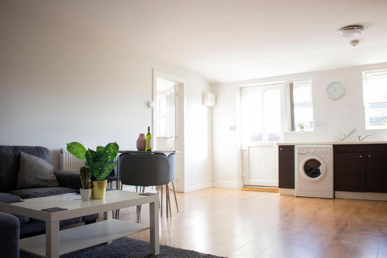 Large Ground Floor Pet Friendly 2 Bedroom Apartment With Free Parking Loughborough Eksteriør billede